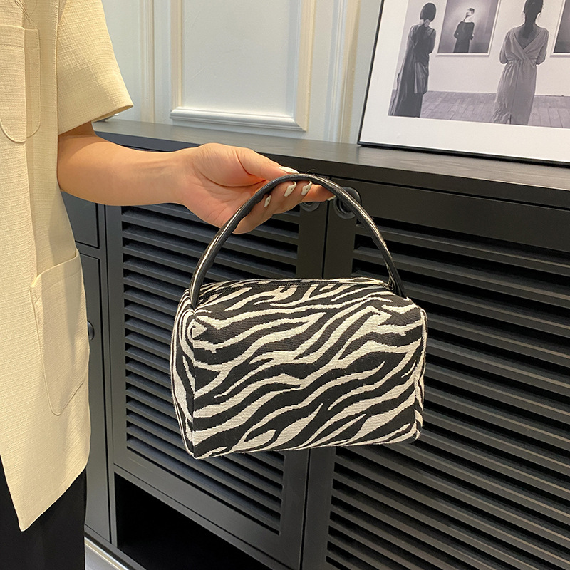 Luipaard make-up tas Luxe grot - Luxury Skincare & Spa Photos recensie en prijs