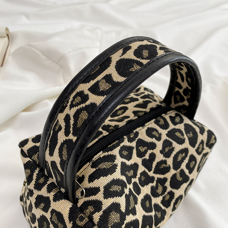 Luipaard make-up tas Luxe grot - Luxury Skincare & Spa Photos recensie en prijs